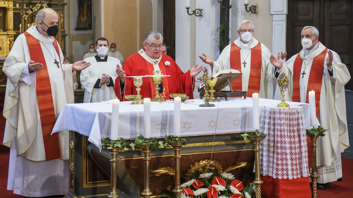 Průvodem biskupů začala v Nepomuku hlavní akce k výročí blahořečení sv. Jana